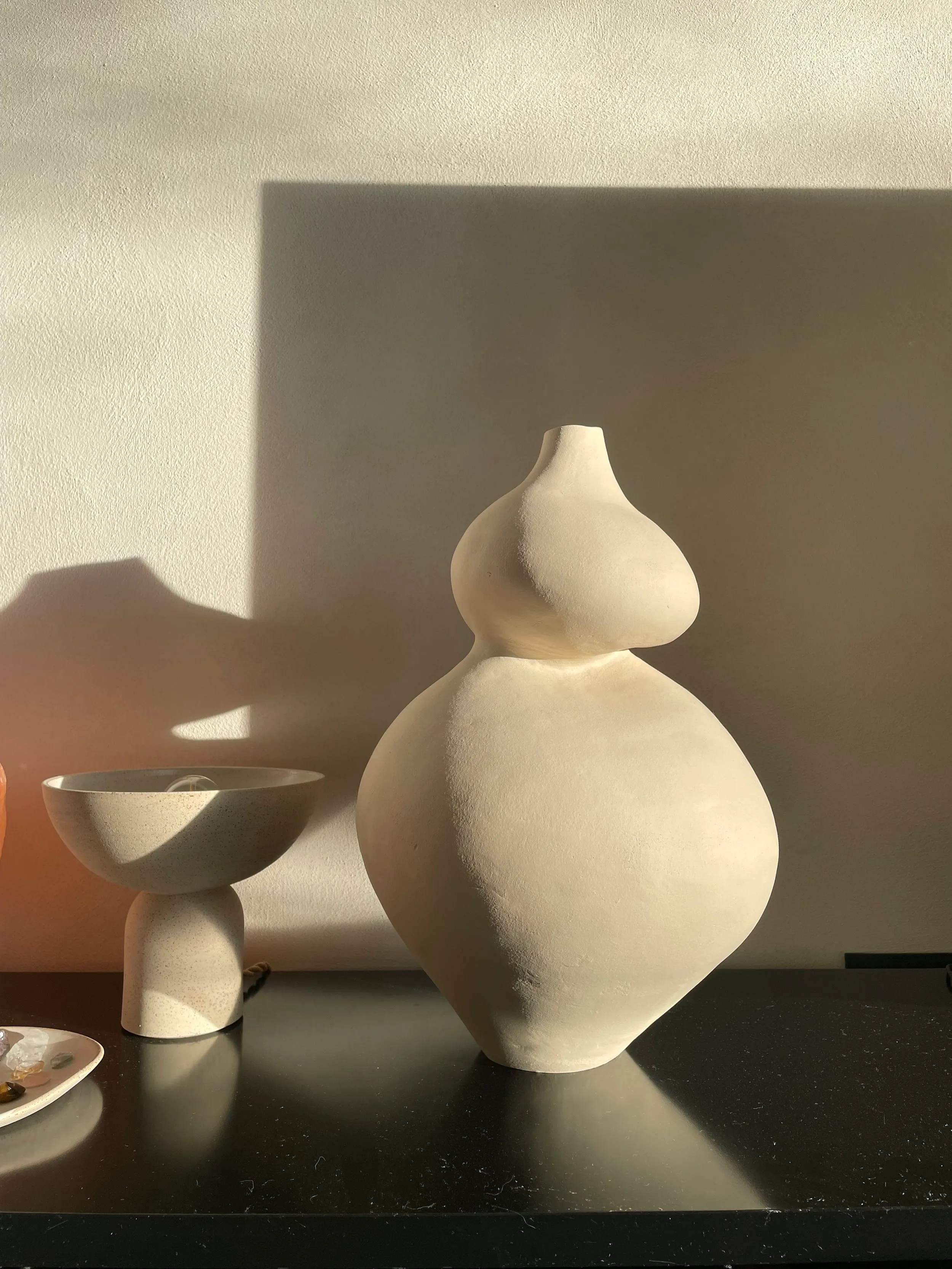Handgemaakt keramieken object van evi radoes